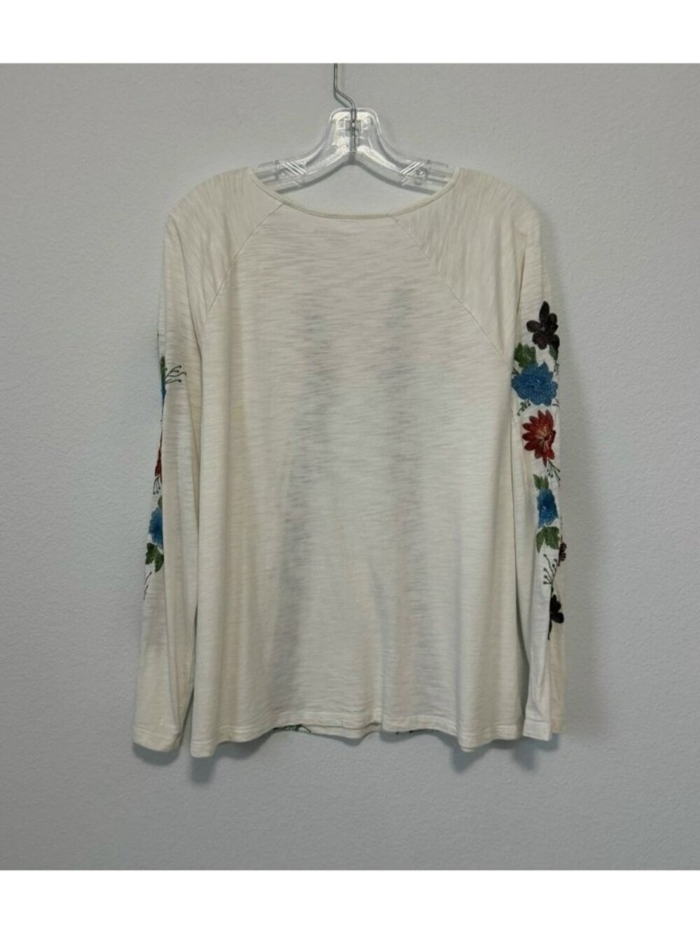 Coldwater Creek Long Sleeve V-Neck 🌺 Floral Embroidered Cream Blouse Size M pet - Picture 2 of 8
